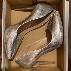 Metallic Silver pumps
